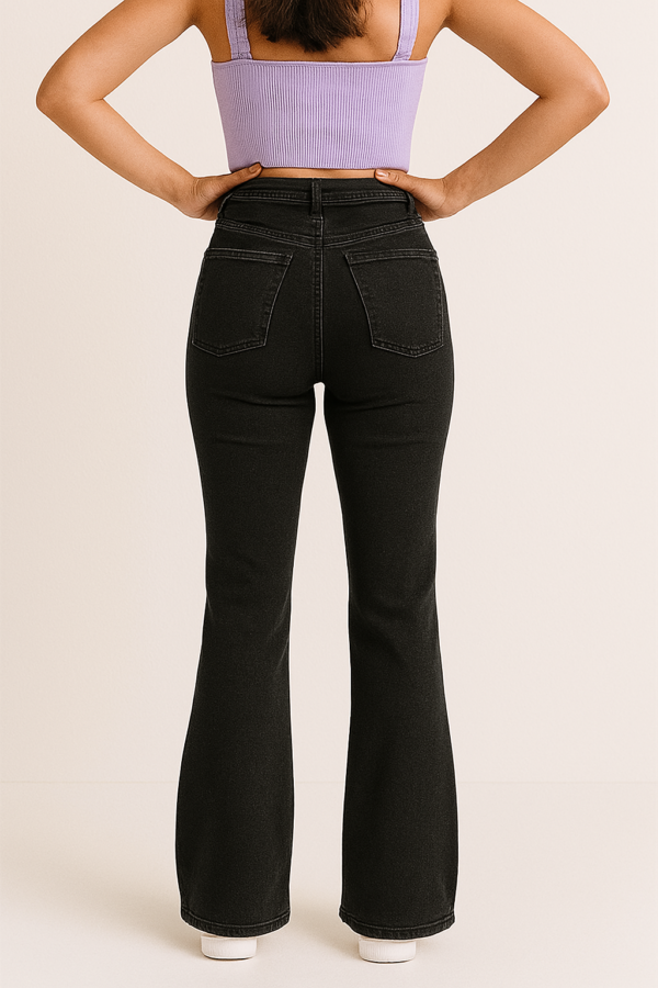 ChatGPT Image 2 abr 2025, 09_32_46 p.m. Pantalón tipo jeans corte campana