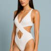 Traje de baño con espalda abierta
