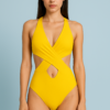 Traje de baño con espalda abierta